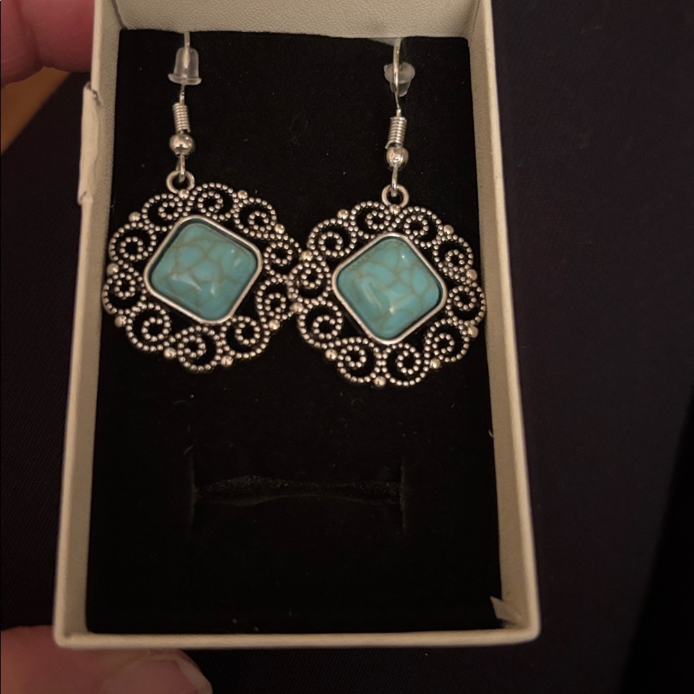 Elegant Silver and Turquoise Earrings - Picture 3 of 3